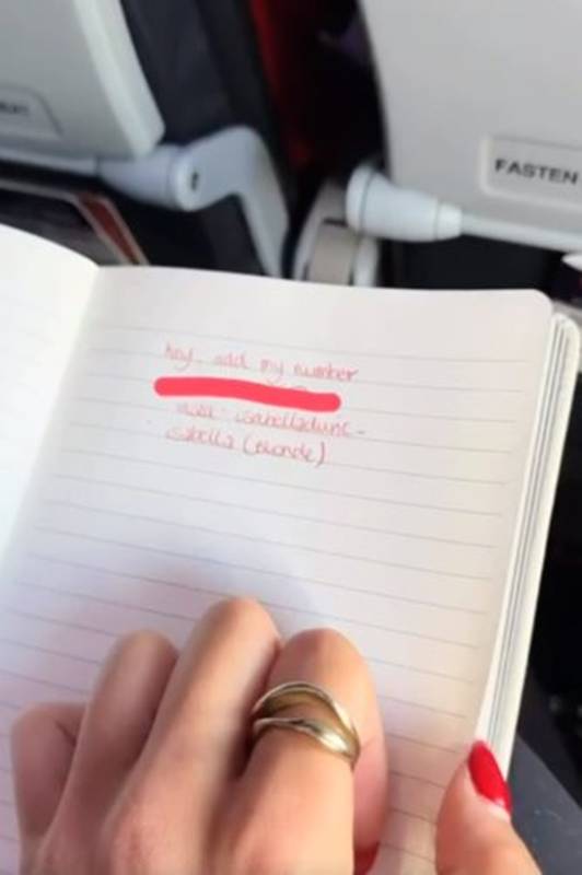 สาวทำภารกิจรัก ส่งโน้ตจีบหนุ่มหล่อบนเครื่องบิน