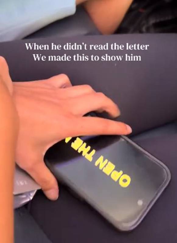 สาวทำภารกิจรัก ส่งโน้ตจีบหนุ่มหล่อบนเครื่องบิน