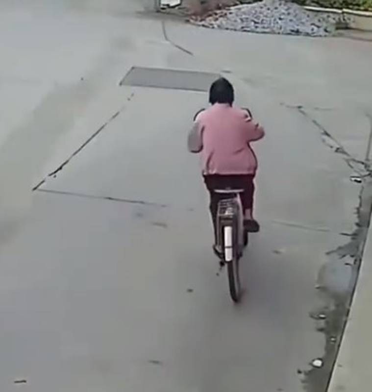 ยายขี่จักรยานล้ม