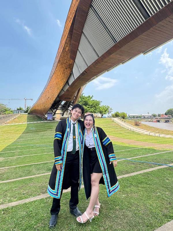 พู่กัน แมลงปอ เรียนจบแล้ว