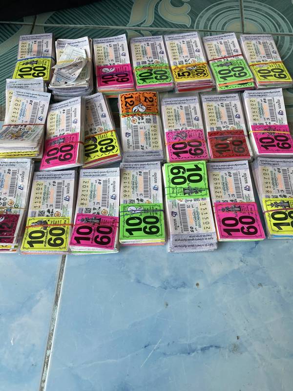 ซื้อหวย 4,580 ใบ