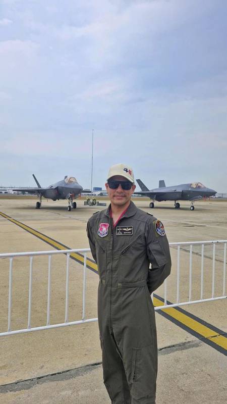 ภรรยา นาวาอากาศตรี สมัชชา โพสต์ซึ้งถึงสามี