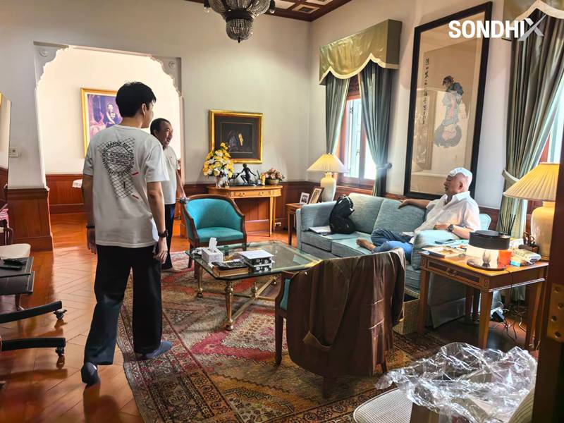 สนธิล้มตกบันได