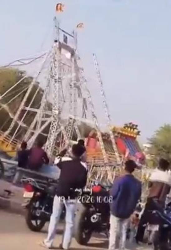 เครื่องเล่นไวกิ้งมังกรยักษ์พังถล่ม