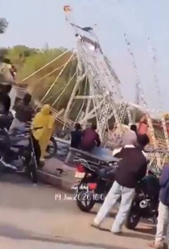 เครื่องเล่นไวกิ้งมังกรยักษ์พังถล่ม