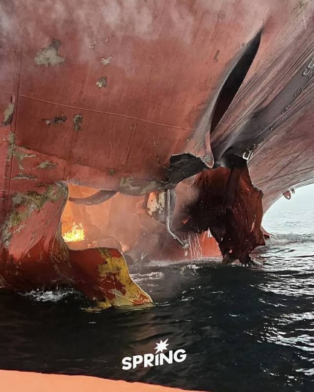 เรือสินค้าติดธงไทยถูกยิง