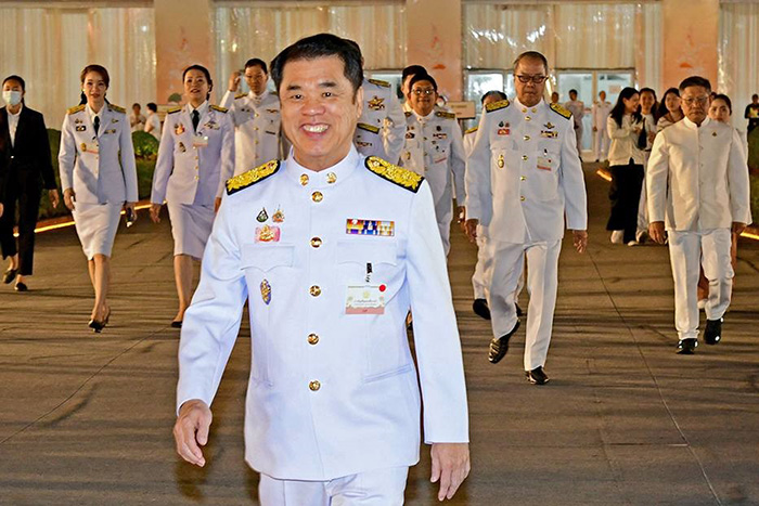 ส่องประวัติ สุริยะ จึงรุ่งเรืองกิจ ส่องประวัติ สุริยะ จึงรุ่งเรืองกิจ