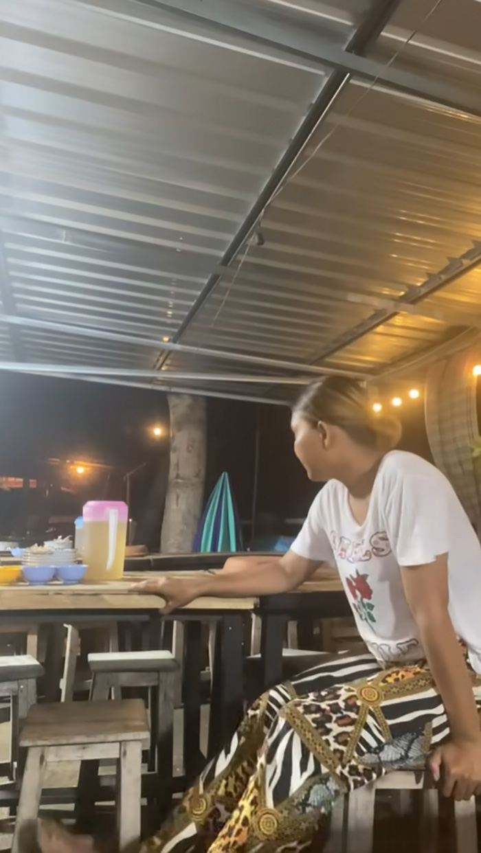 เจ้าของร้านนอยด์ คนจองโต๊ะแล้วเท