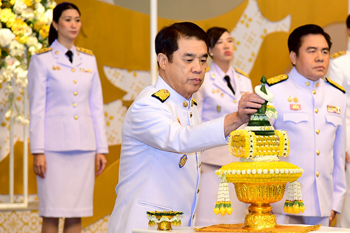 ส่องประวัติ สุริยะ จึงรุ่งเรืองกิจ ส่องประวัติ สุริยะ จึงรุ่งเรืองกิจ