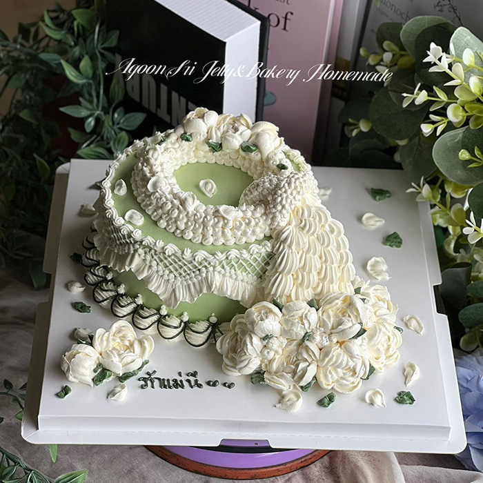 ลูกค้าติดต่อมาขอซื้อเค้กพวงมาลัย