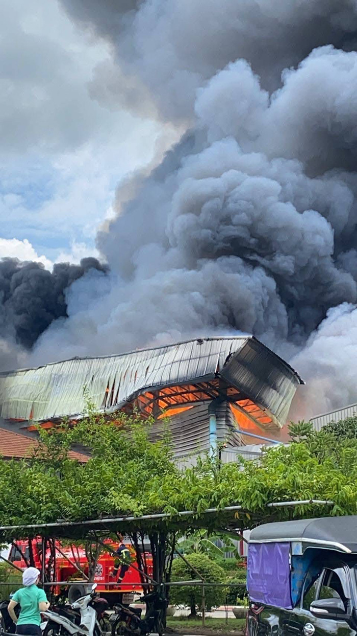 ไฟไหม้โรงงานผลิตกระดาษ ไฟไหม้โรงงานผลิตกระดาษ