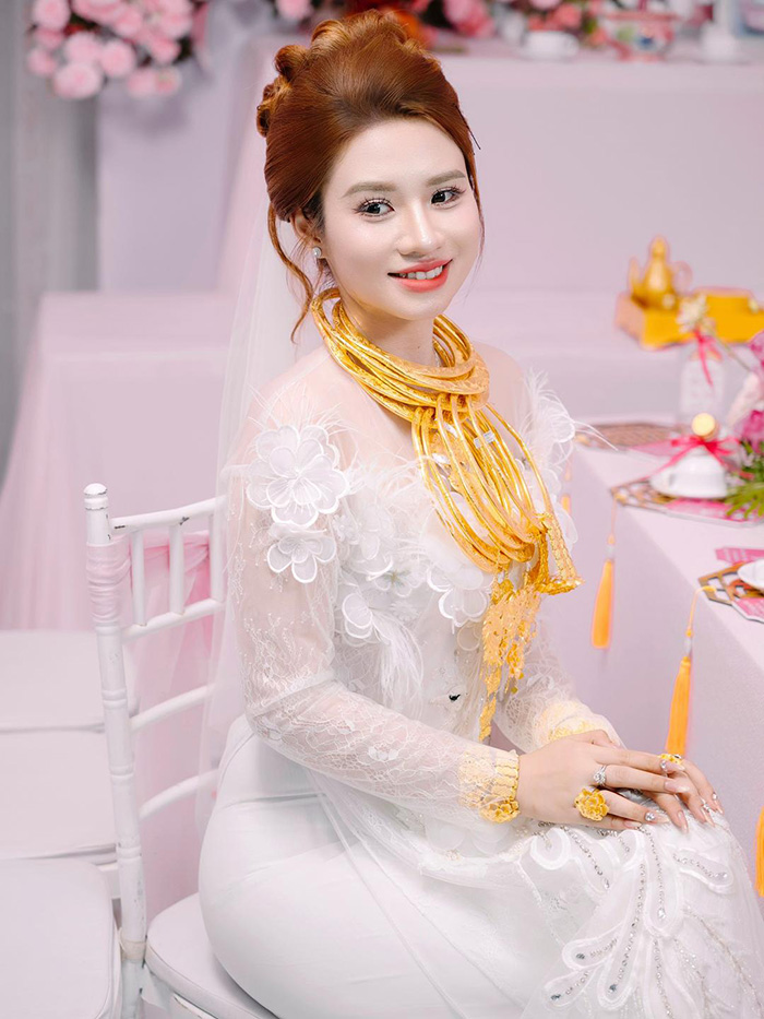 วิวาห์แสบตา เจ้าสาวใส่ทองท่วมคอเต็มแขน 